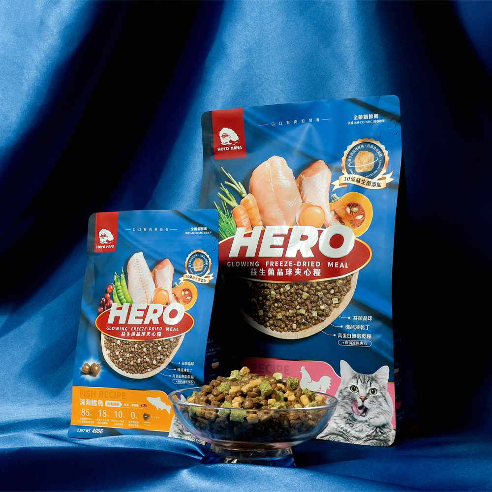 This image has an empty alt attribute; its file name is cat_glowing_freeze-dried_meal_1.jpg